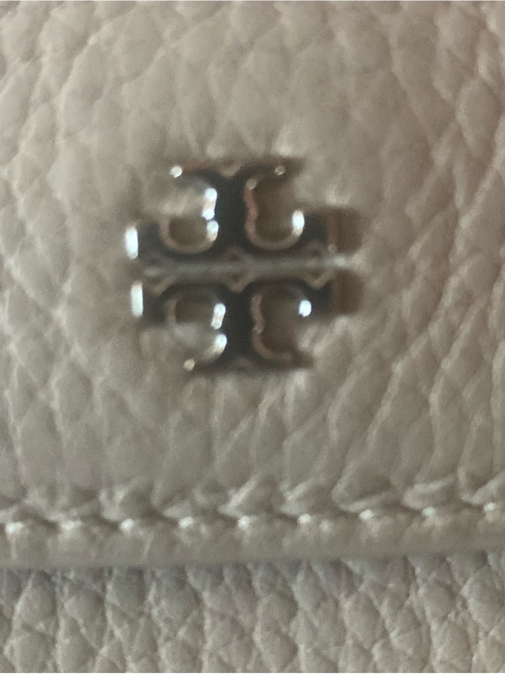 Tory Burch Pebbled Crossbody Wallet in Gray with beautiful silver logo